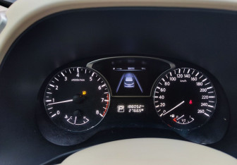 Подержанный автомобиль Nissan Pathfinder 2015 года (22 фото)