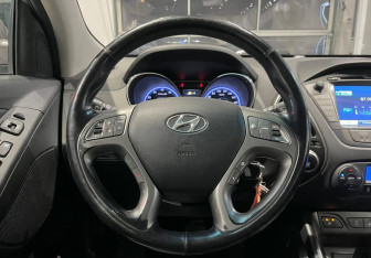 Подержанный автомобиль Hyundai ix35 2013 года (17 фото)
