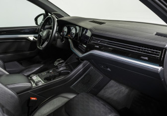 Подержанный автомобиль Volkswagen Touareg 2021 года (9 фото)