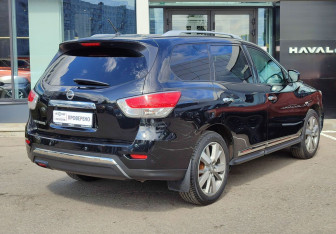 Подержанный автомобиль Nissan Pathfinder 2015 года (5 фото)