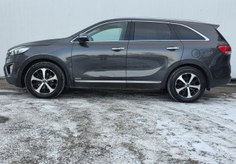 Подержанный автомобиль Kia Sorento 2017 года (8 фото)