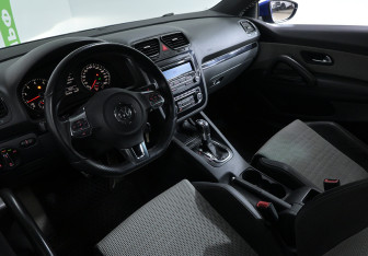 Подержанный автомобиль Volkswagen Scirocco 2011 года (7 фото)