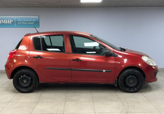 Подержанный автомобиль Renault Clio Hatchback 2008 года (4 фото)