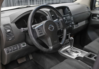 Подержанный автомобиль Nissan Pathfinder 2014 года (16 фото)