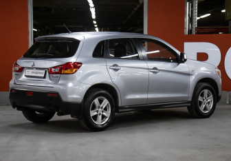 Подержанный автомобиль Mitsubishi ASX 2011 года (5 фото)