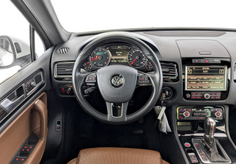 Подержанный автомобиль Volkswagen Touareg 2014 года (22 фото)