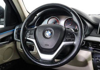Подержанный автомобиль BMW X6 2015 года (12 фото)