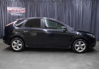 Подержанный автомобиль Ford Focus Hatchback 2010 года (4 фото)