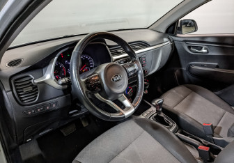Подержанный автомобиль Kia Rio Hatchback 2021 года (14 фото)