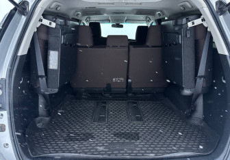 Подержанный автомобиль Toyota Fortuner 2020 года (15 фото)