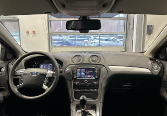 Подержанный автомобиль Ford Mondeo Sedan 2011 года (15 фото)