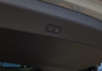 Подержанный автомобиль LiXiang Mega 2024 года (11 фото)