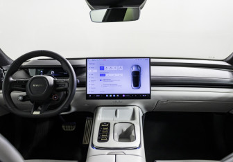 Подержанный автомобиль Xiaomi SU7 2024 года (17 фото)