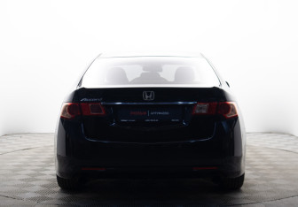 Подержанный автомобиль Honda Accord Sedan 2011 года (4 фото)