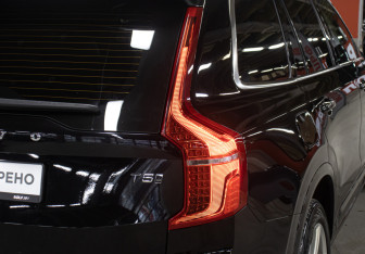 Подержанный автомобиль Volvo XC90 2020 года (24 фото)
