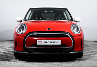 Подержанный автомобиль MINI Hatch 2021 года (2 фото)