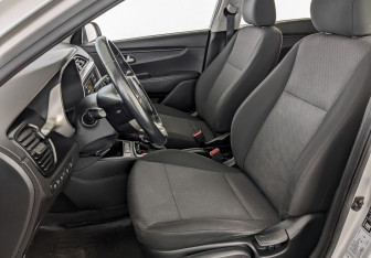 Подержанный автомобиль Kia Rio Hatchback 2021 года (20 фото)