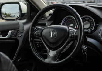 Подержанный автомобиль Honda Accord Sedan 2011 года (10 фото)