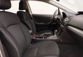 Подержанный автомобиль Subaru XV 2013 года (10 фото)