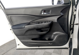 Подержанный автомобиль Honda CR-V 2015 года (19 фото)