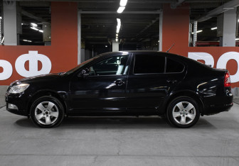 Подержанный автомобиль Skoda Octavia Liftback 2013 года (8 фото)