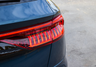 Подержанный автомобиль Audi Q8 2021 года (14 фото)