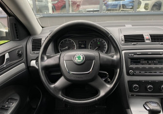 Подержанный автомобиль Skoda Octavia Liftback 2013 года (14 фото)