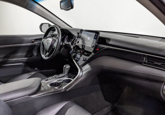 Подержанный автомобиль Toyota Camry Sedan 2021 года (13 фото)