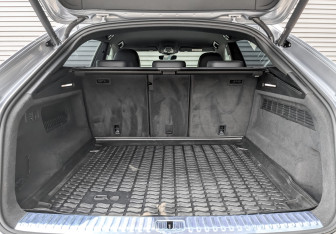 Подержанный автомобиль Audi Q8 2021 года (10 фото)