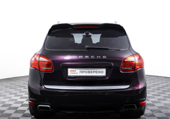 Подержанный автомобиль Porsche Cayenne 2012 года (6 фото)