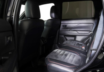 Подержанный автомобиль Mitsubishi Outlander 2021 года (12 фото)