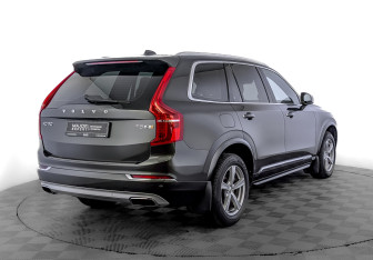 Подержанный автомобиль Volvo XC90 2017 года (5 фото)