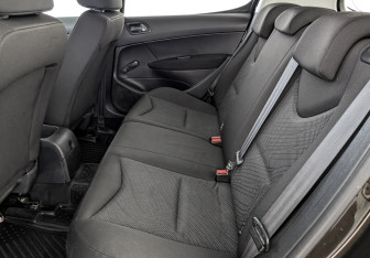 Подержанный автомобиль Peugeot 308 Hatchback 2012 года (18 фото)