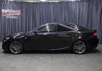 Подержанный автомобиль Lexus IS Sedan 2014 года (8 фото)