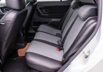 Подержанный автомобиль Skoda Fabia Hatchback 2012 года (11 фото)