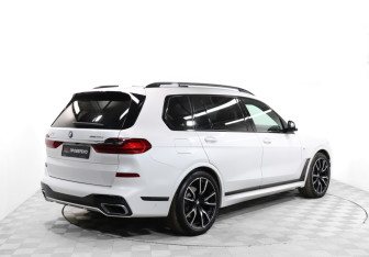 Подержанный автомобиль BMW X7 2020 года (5 фото)