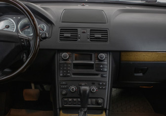 Подержанный автомобиль Volvo XC90 2008 года (14 фото)