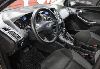 Подержанный автомобиль Ford Focus Hatchback 2011 года (16 фото)