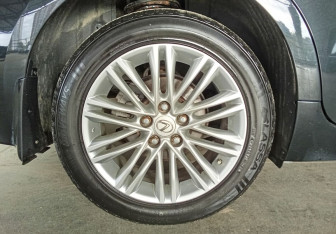 Подержанный автомобиль Lexus ES 2016 года (21 фото)