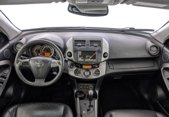 Подержанный автомобиль Toyota RAV4 2012 года (14 фото)