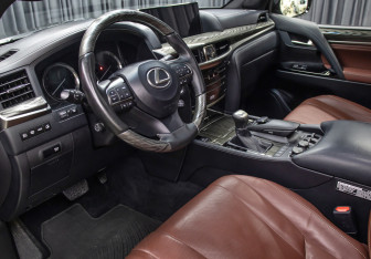 Подержанный автомобиль Lexus LX 2015 года (16 фото)