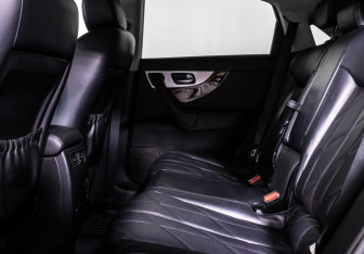 Подержанный автомобиль Infiniti FX 2011 года (12 фото)