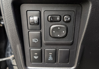 Подержанный автомобиль Toyota Land Cruiser Prado 2010 года (24 фото)