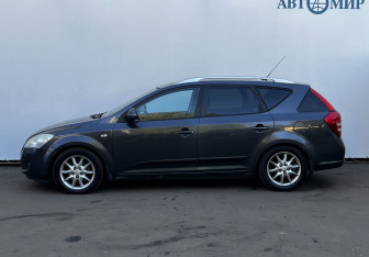 Подержанный автомобиль Kia Ceed Wagon 2008 года (8 фото)