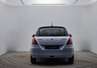 Подержанный автомобиль Suzuki Swift Hatchback 2011 года (4 фото)