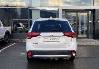 Подержанный автомобиль Mitsubishi Outlander 2018 года (6 фото)