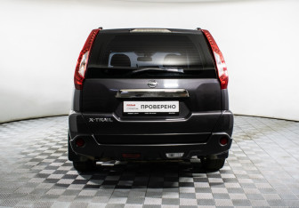 Подержанный автомобиль Nissan X-Trail 2014 года (6 фото)
