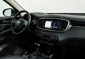 Подержанный автомобиль Kia Sorento 2018 года (9 фото)
