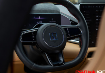 Подержанный автомобиль Zeekr 001 2023 года (14 фото)