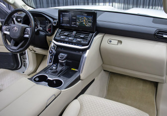 Подержанный автомобиль Toyota Land Cruiser Suv 2021 года (11 фото)